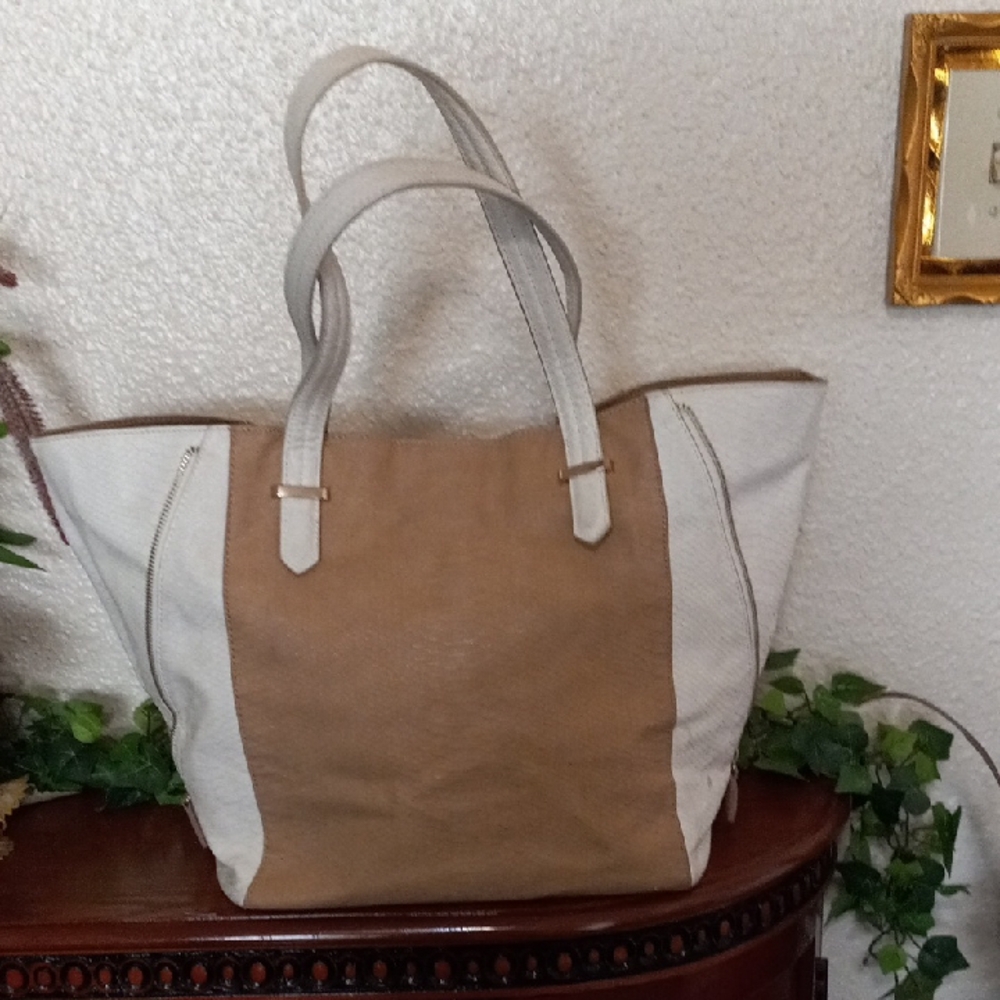 The Limited    Tan and White Tote Bag  faux snake skin pattern